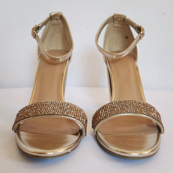 Bamboo Frenzy Gold Strappy Block 4in Heel womens size 8 - Picture 3 of 15